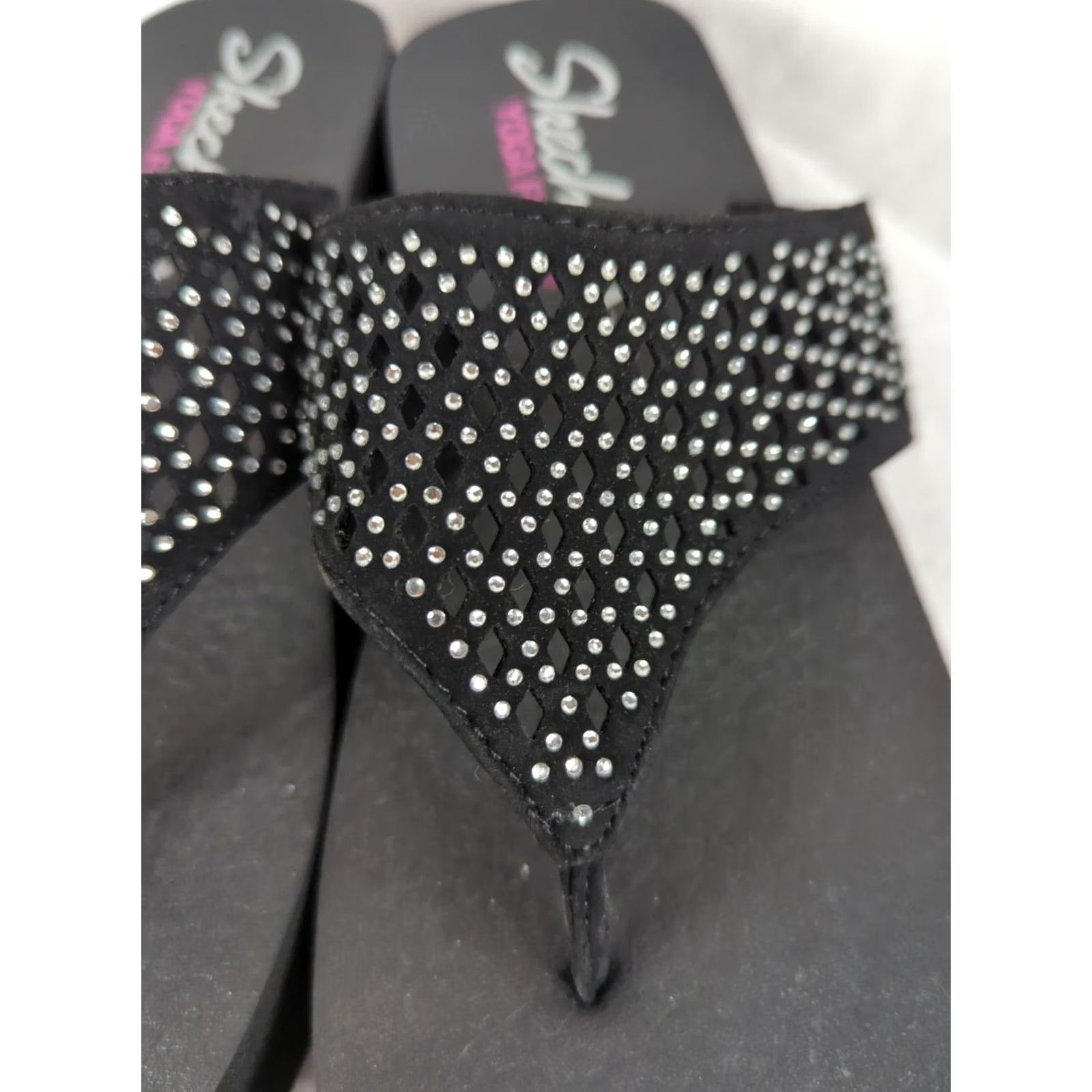 SKECHERS Skechers Wedge Thong Sandal Womens 8 Black Rhinestone Yoga Foam Vinyasa Casual Slip On Comfort Size US 8 / IT 38 - 2 Thumbnail
