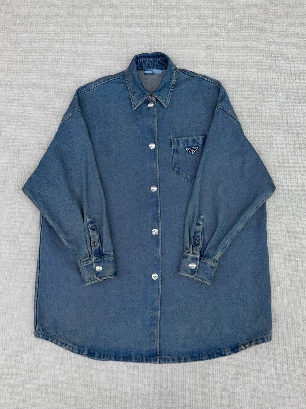 Prada Prada Logo Patch Denim Shirt Size 44 Size M / US 6-8 / IT 42-44 - 1 Thumbnail