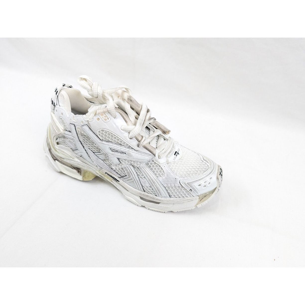 Balenciaga o1rshd1 Monocolor Runner Sneakers in White Size US 6 / EU 39 - 2 Thumbnail