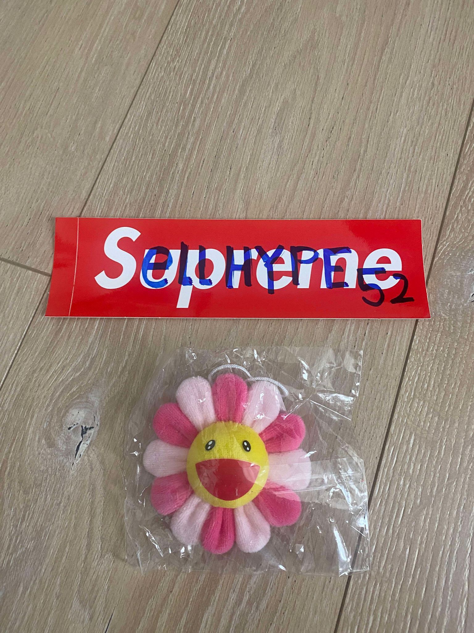 Takashi Murakami Takashi Murakami Plush Flower Pin (Light Pink / Pink) Size ONE SIZE - 1 Thumbnail