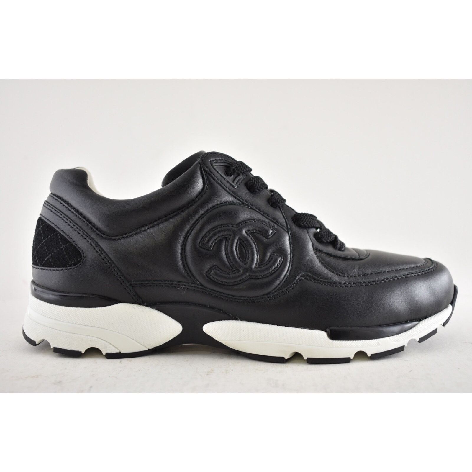 Chanel Chanel Calfskin Leather White CC Logo Flat Runner Sneaker 38 Size US 8 / IT 38 - 2 Thumbnail