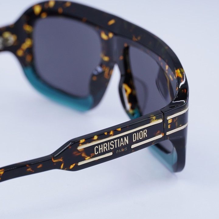 Dior Dior DIORSIGNATURE M1U 27A0 Sunglasses Havana Aviator Frame Size ONE SIZE - 9 Thumbnail