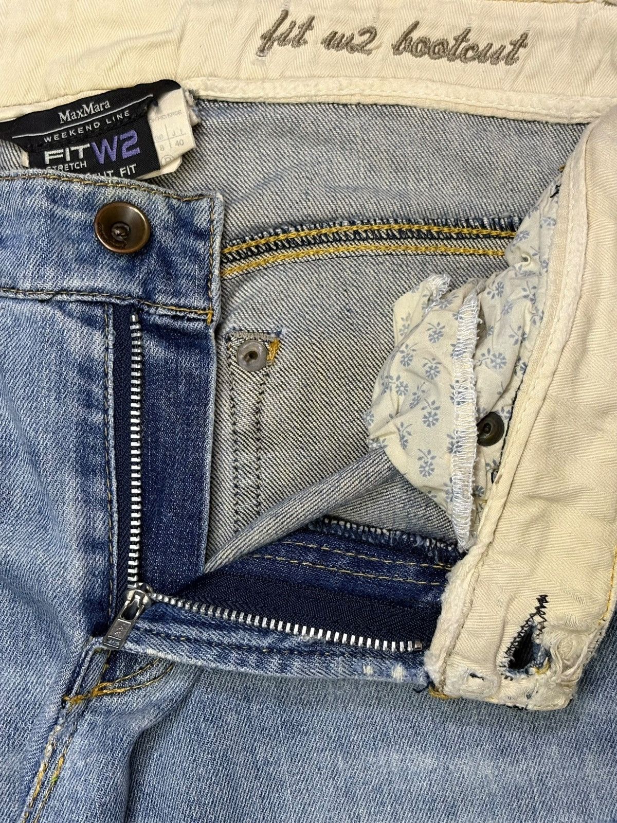 Japanese Brand Vintage Max Mara Faded Wash Distress Rip Bootcut Flare Jean Size 28" / US 6 / IT 42 - 9 Thumbnail