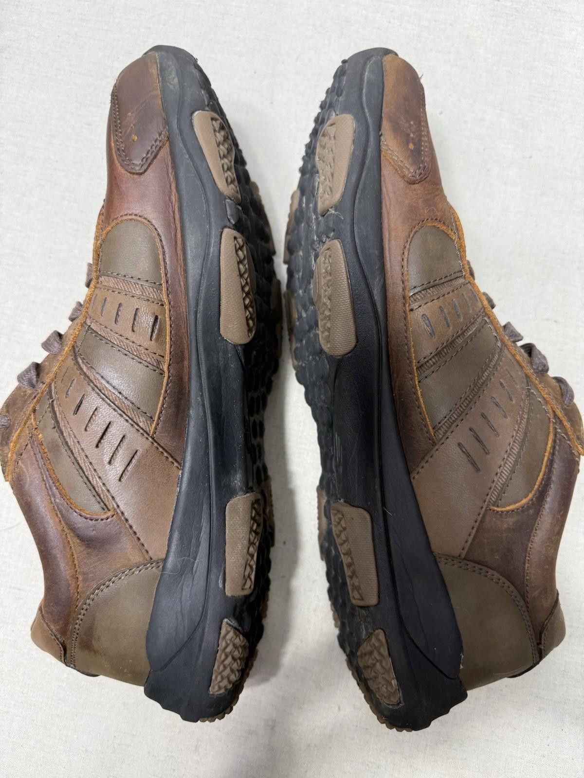 SKECHERS Skechers Mens Arch Memory Foam Leather Sneakers Size 10 Size US 10 / EU 43 - 6 Thumbnail