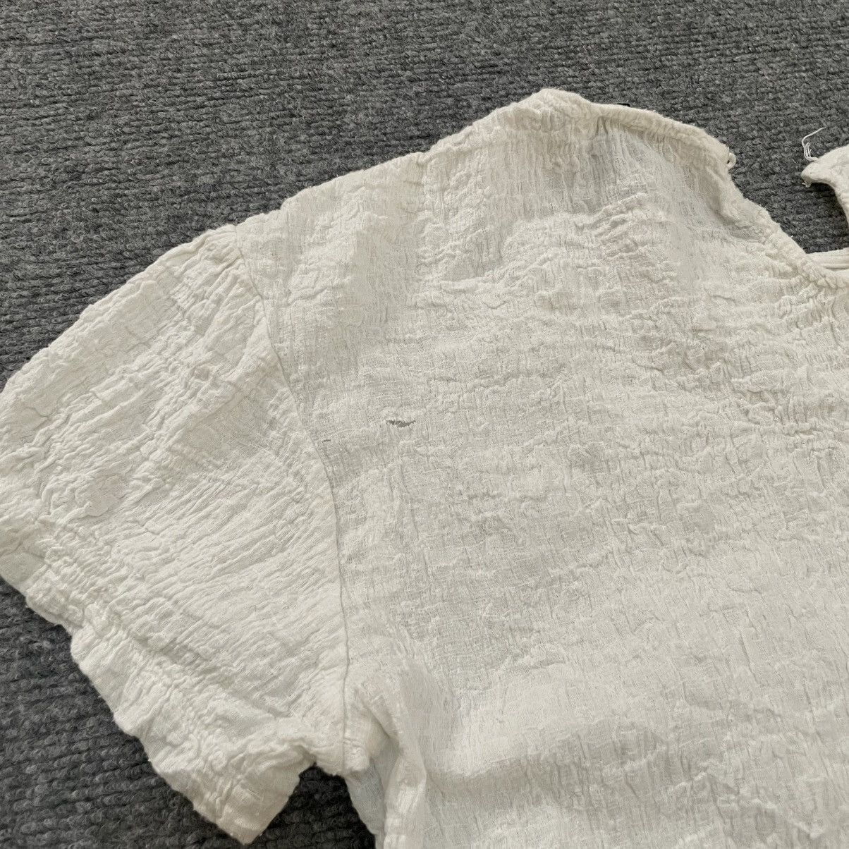 Marithe + Francois Girbaud Marithe Francois Girbaud White Textured Short Sleeve Blouse Size M / US 6-8 / IT 42-44 - 8 Thumbnail