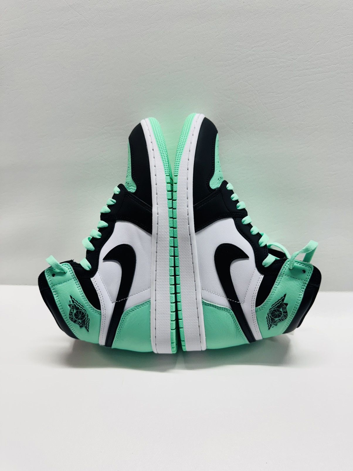 Jordan Brand Nike Air Jordan 1 Retro OG High White/Black-Green Glow Size US 9.5 / EU 42-43 - 3 Thumbnail