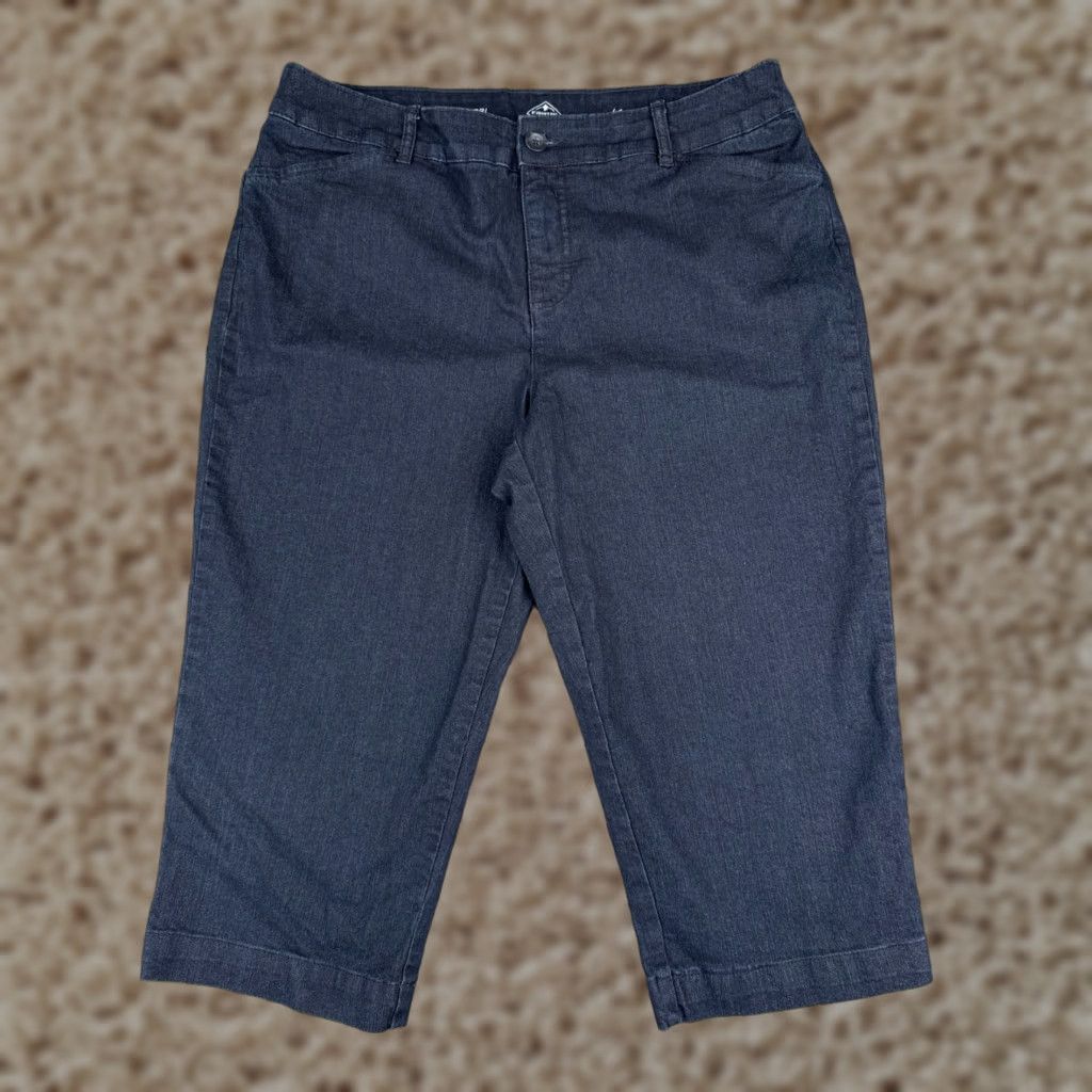 Vintage VINTAGE? No. St. John's Bay Jeans Women Capri 14 Blue Denim 32x19 Mid Rise 19 Inseam Dark Wash Cotton Blend Casual Modern Womens Jeans Size 36" / US 14 / IT 50 - 1 Thumbnail