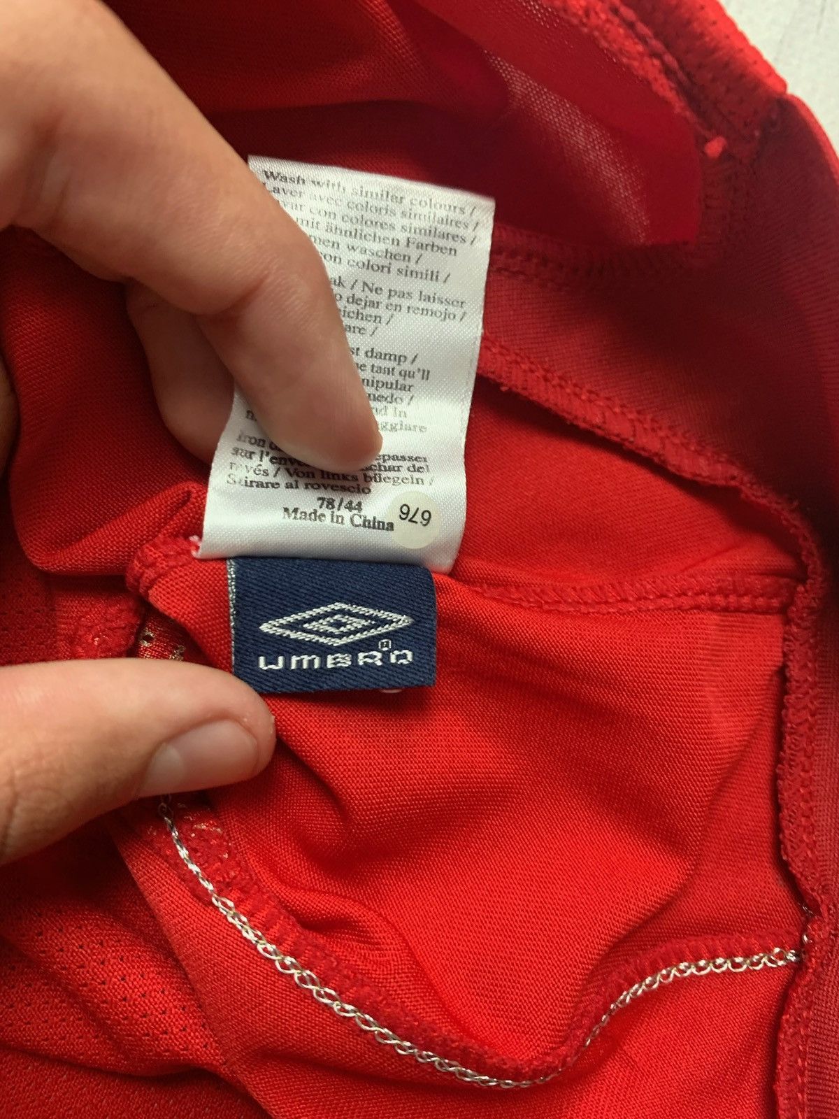 Umbro × Vintage Vintage Umbro England soccer jersey size L logo red Size US L / EU 52-54 / 3 - 7 Thumbnail
