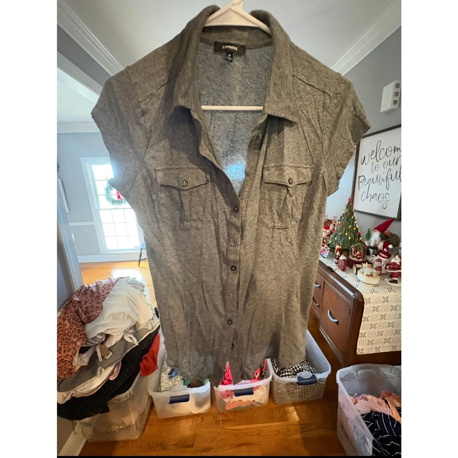 Express Express Gray Button Front Blouse Medium Short Sleeve Size M / US 6-8 / IT 42-44 - 2 Thumbnail