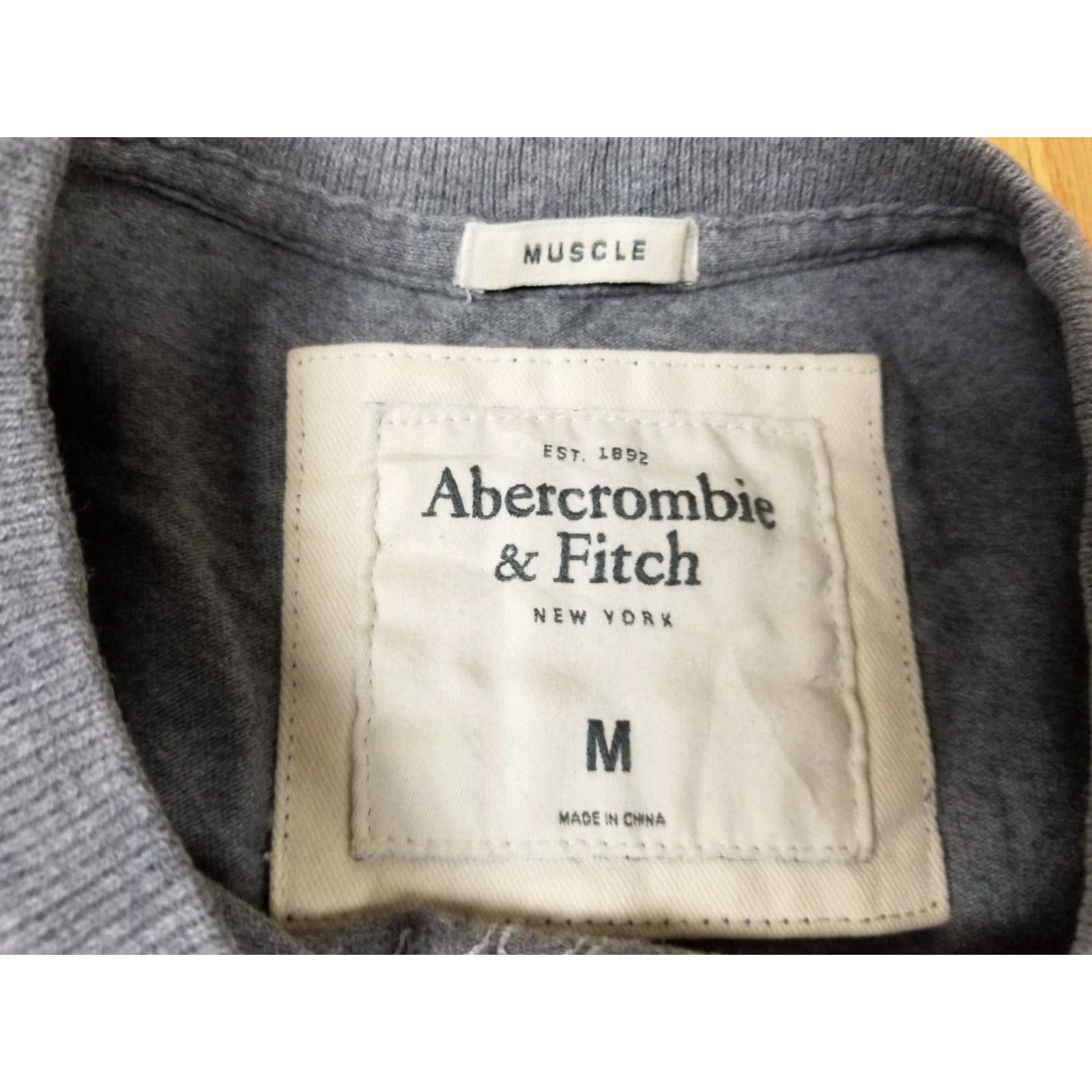Abercrombie & Fitch VINTAGE Abercrombie & Fitch Gray Muscle T-SHIRT Large L Men Short Sleeve Round Neck Cotton USA Band Retro 90s Size US L / EU 52-54 / 3 - 3 Thumbnail