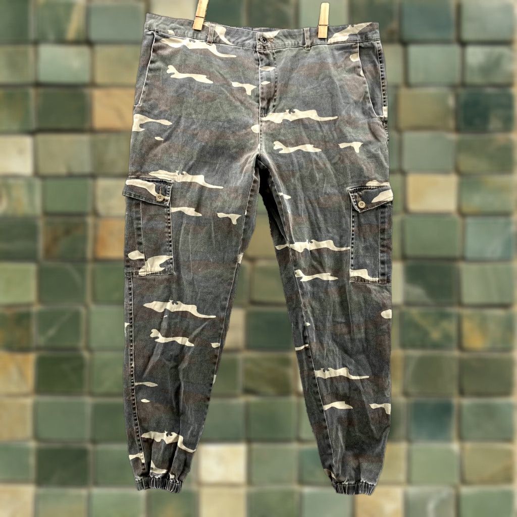 Empyre Empyre Cargo Jogger Pant Men 38x28* Camo Baggy Military Utility Streetwear Skate Shirt? Size US 38 / EU 54 - 1 Thumbnail
