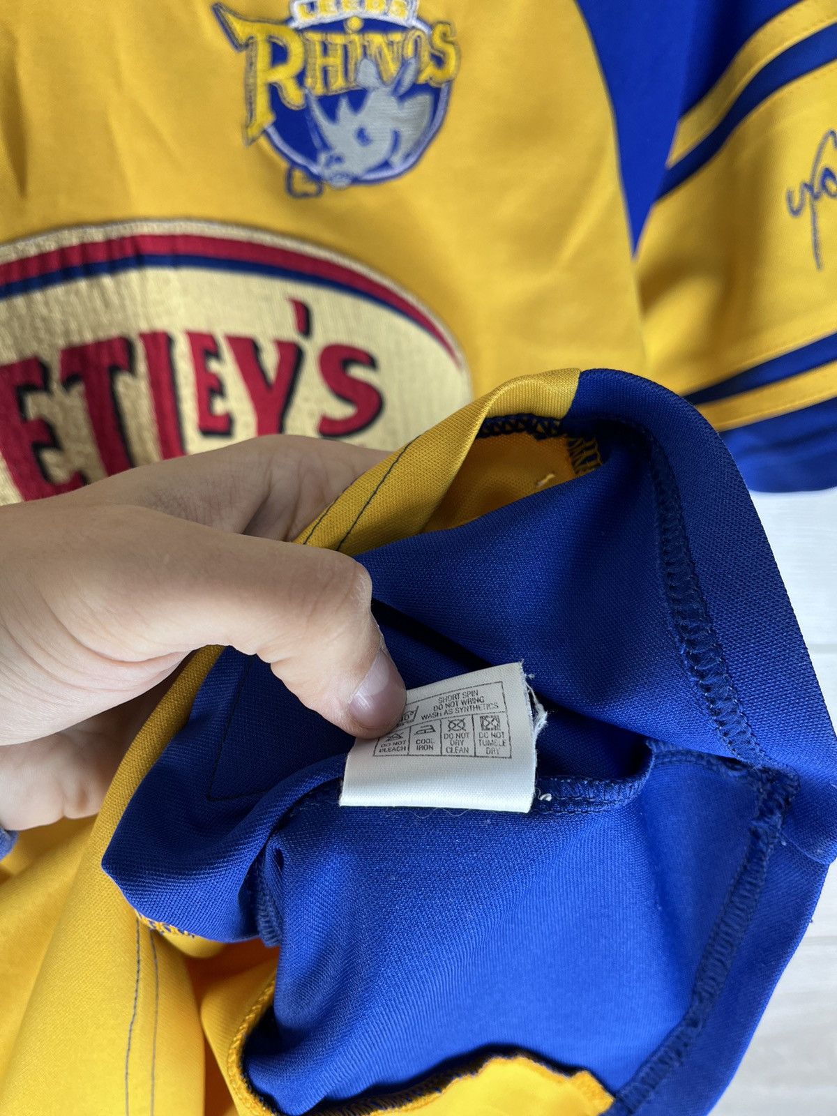 Asics Vintage rugby jersey ASICS Leeds Rhinos 03 y2k rare men’s Size US S / EU 44-46 / 1 - 11 Thumbnail