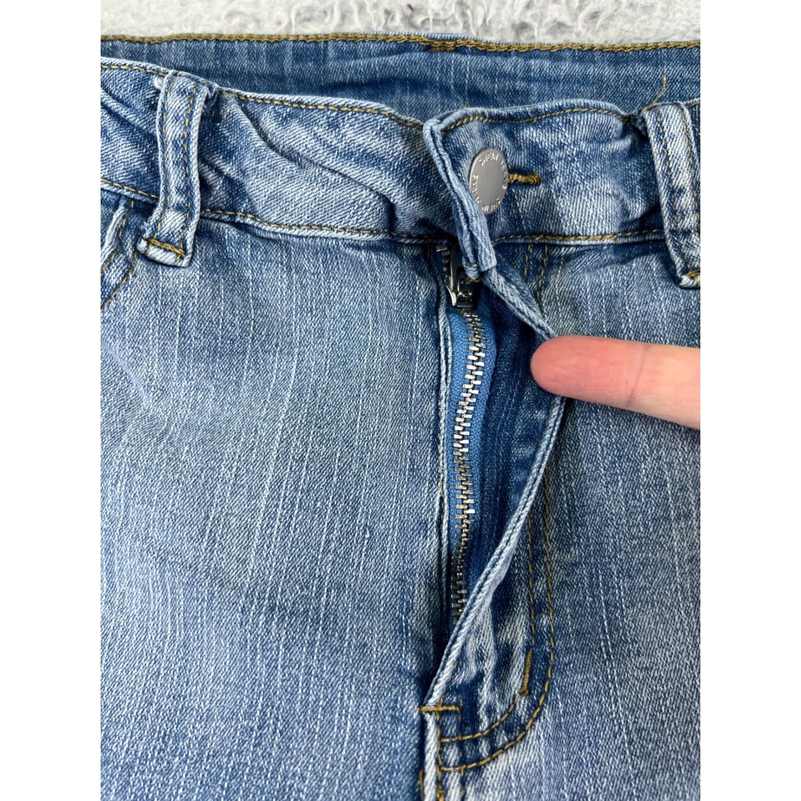 Shein SheIn Jeans Adult 28 Blue Denim Flared High Rise Cotton Embroidered 28x28 Zipper Button 5-Pocket Medium Womens Size 28" / US 6 / IT 42 - 5 Thumbnail