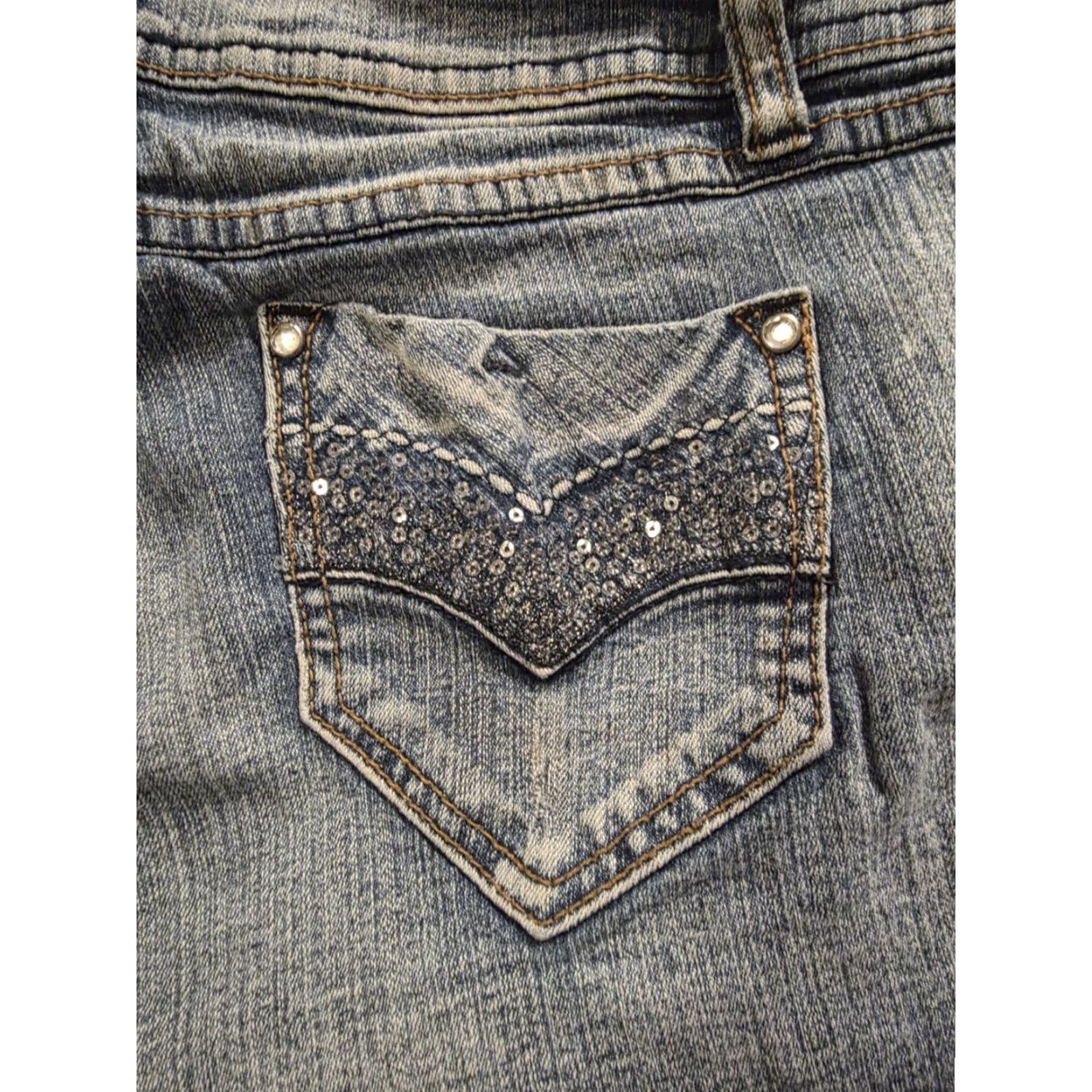 Denime VINTAGE Mudd Denim Shorts Women's Low Rise Micro Mini 90s Embroidered Blue Cotton Spandex Zip Flat Front 2in Inseam Size 11 Womens Size 32" / US 10 / IT 46 - 3 Thumbnail