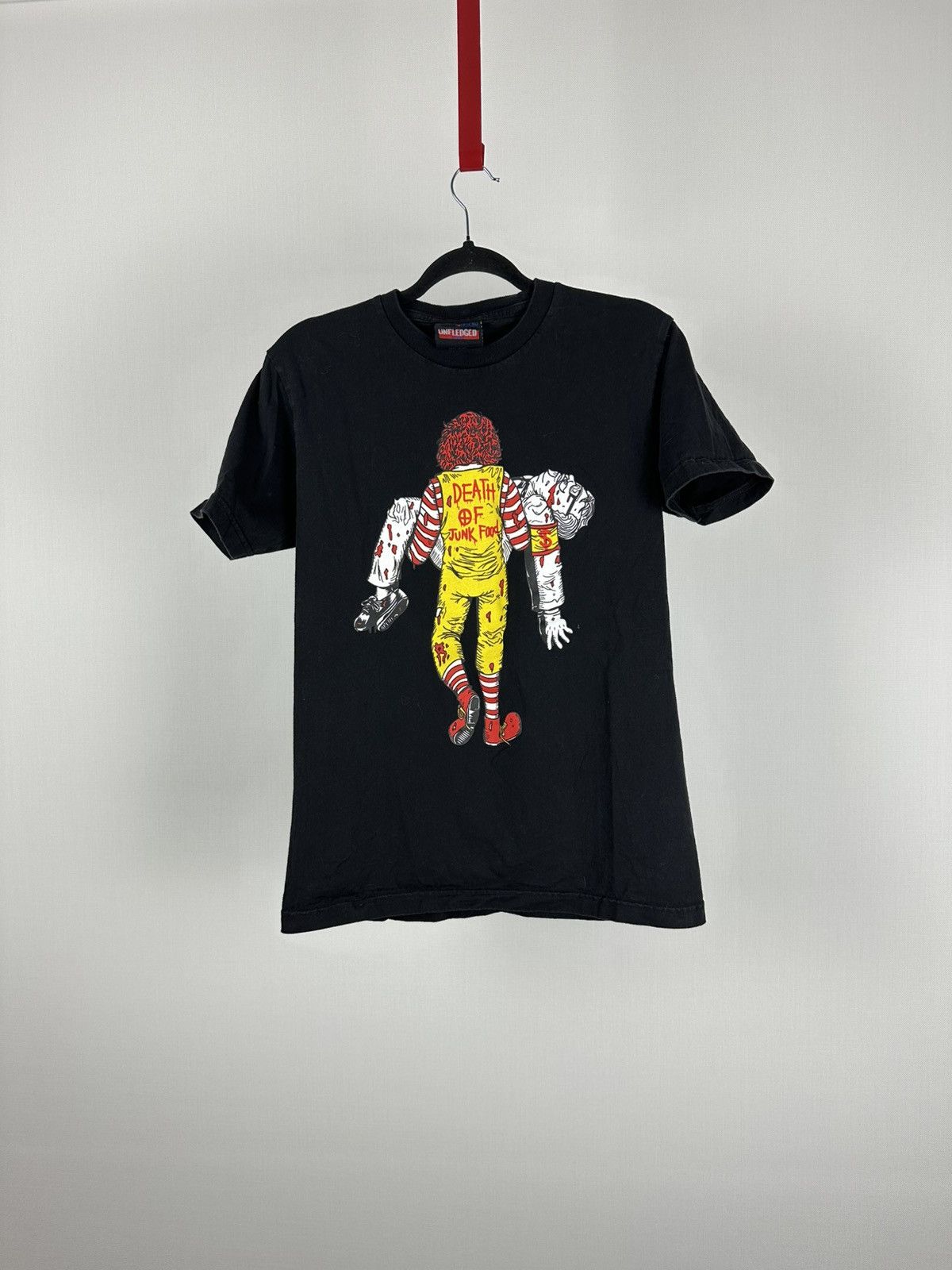 Vintage VINTAGE DEATH OF JUNK FOOD MCDONALDS VS KFC GRAPHIC TEE RARE Size US S / EU 44-46 / 1 - 3 Thumbnail
