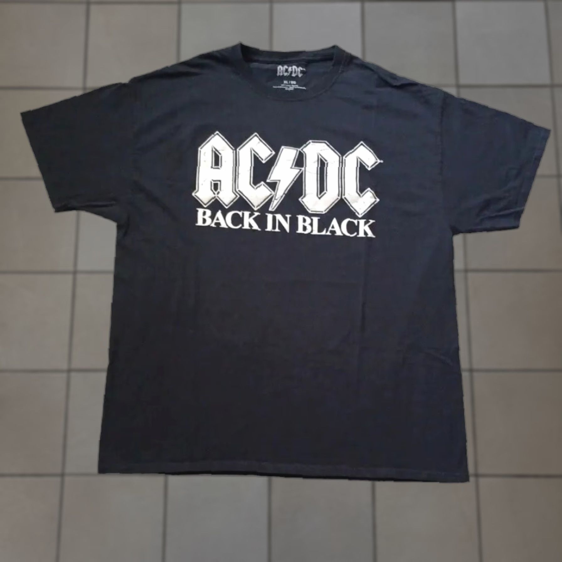 Logo 7 AC/DC Mens T Shirt XL Black White Back In Black Graphic Large Logo Shirt Mens XL Black White Graphic Print 70s 80s Rock Logo AC/DC Size US XL / EU 56 / 4 - 1 Thumbnail