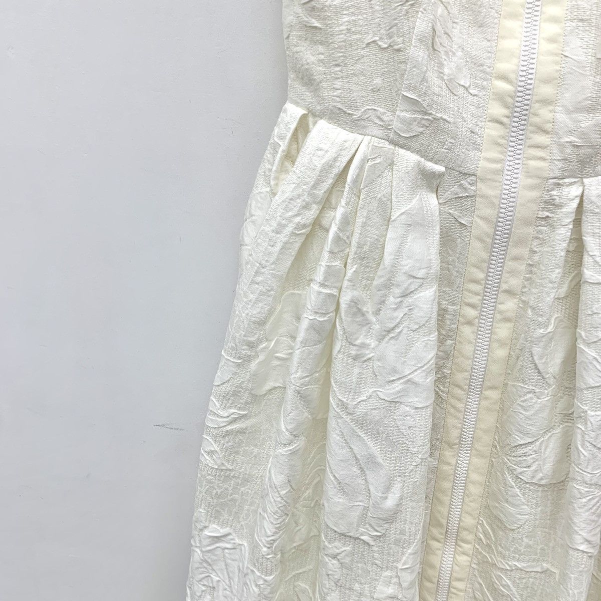 Fendi Fendi Off-white Floral Embossed Sleeveless Zip Dress K26WX Size M / US 6-8 / IT 42-44 - 4 Thumbnail