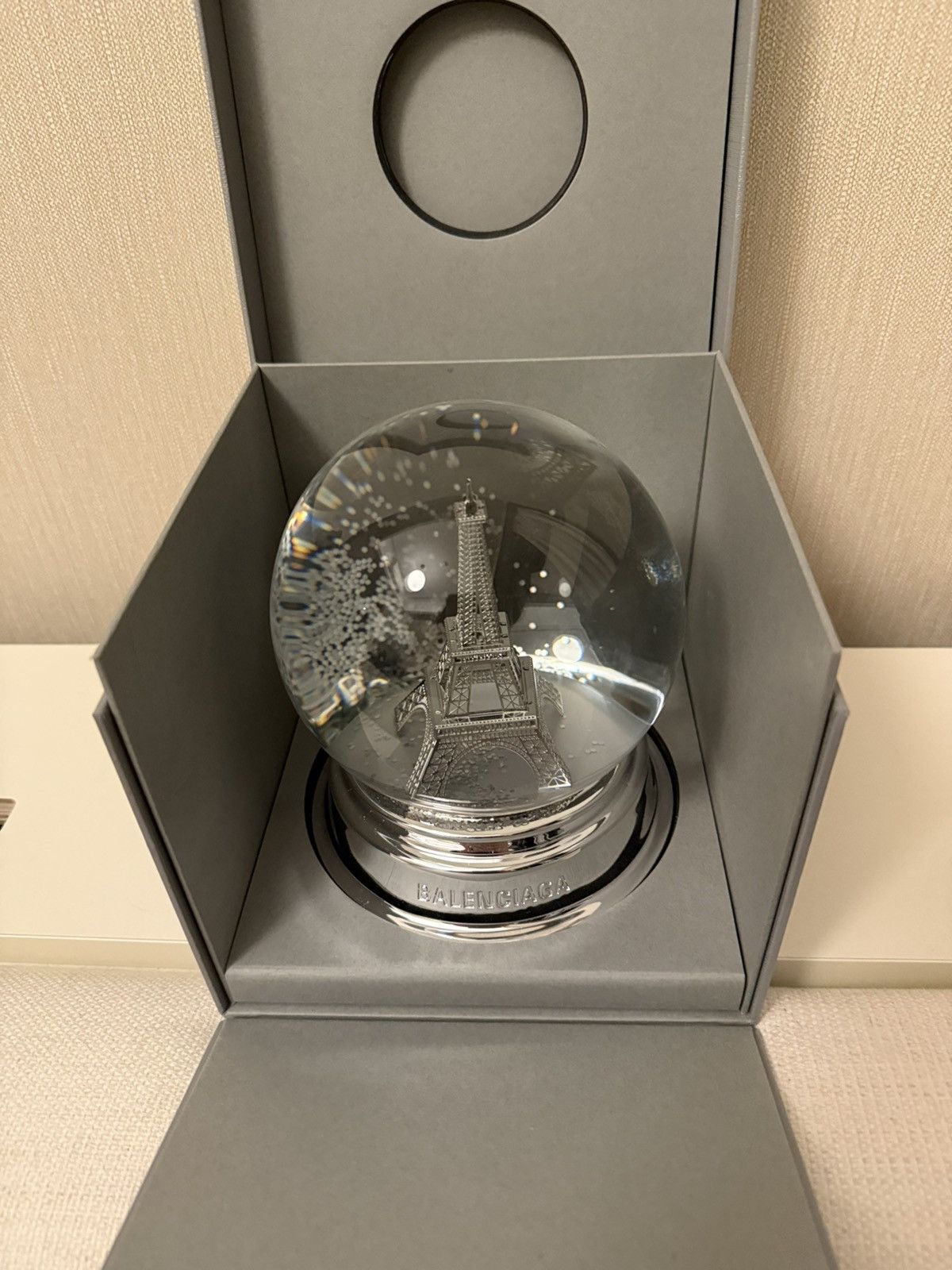 Balenciaga Rare balenciaga vip snow globe Size ONE SIZE - 14 Thumbnail