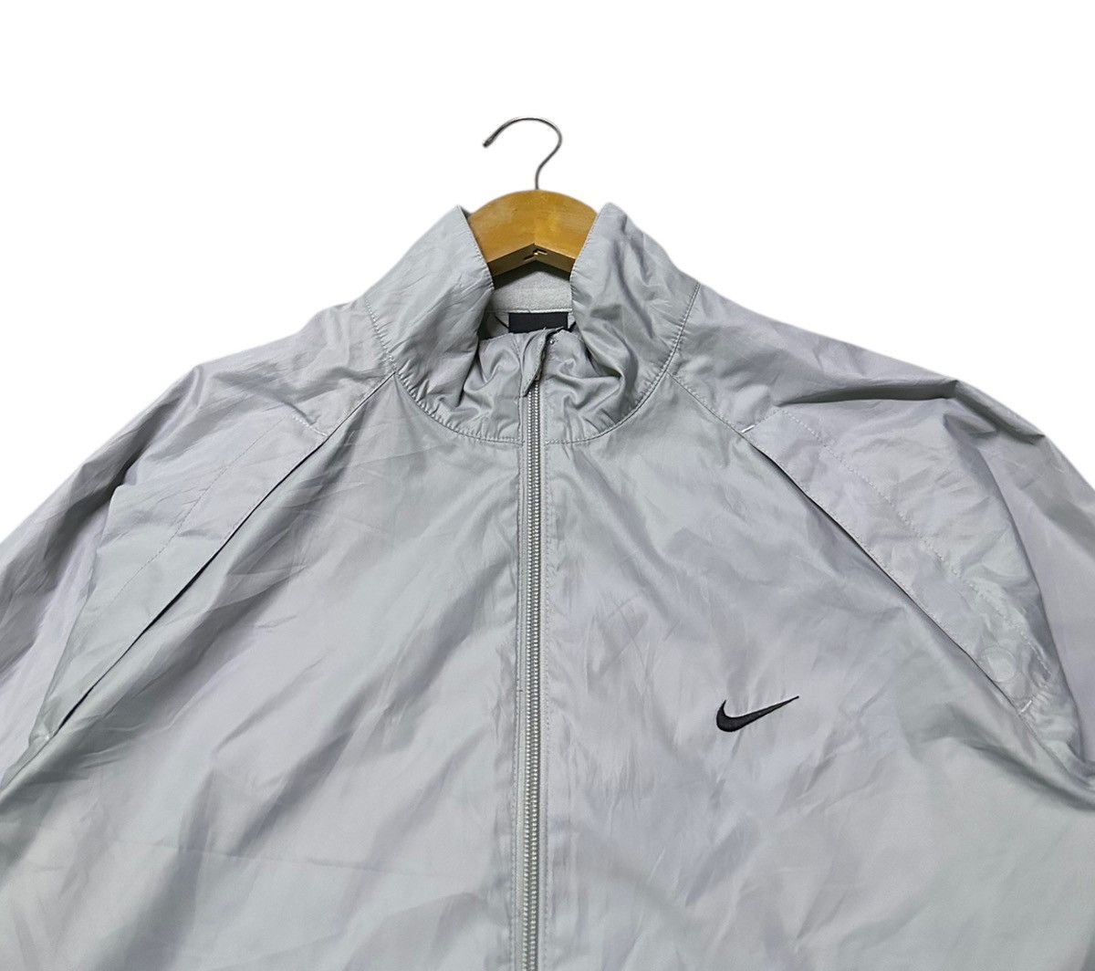 Nike Nike small logo windbreaker outdoor jacket Size US M / EU 48-50 / 2 - 2 Thumbnail
