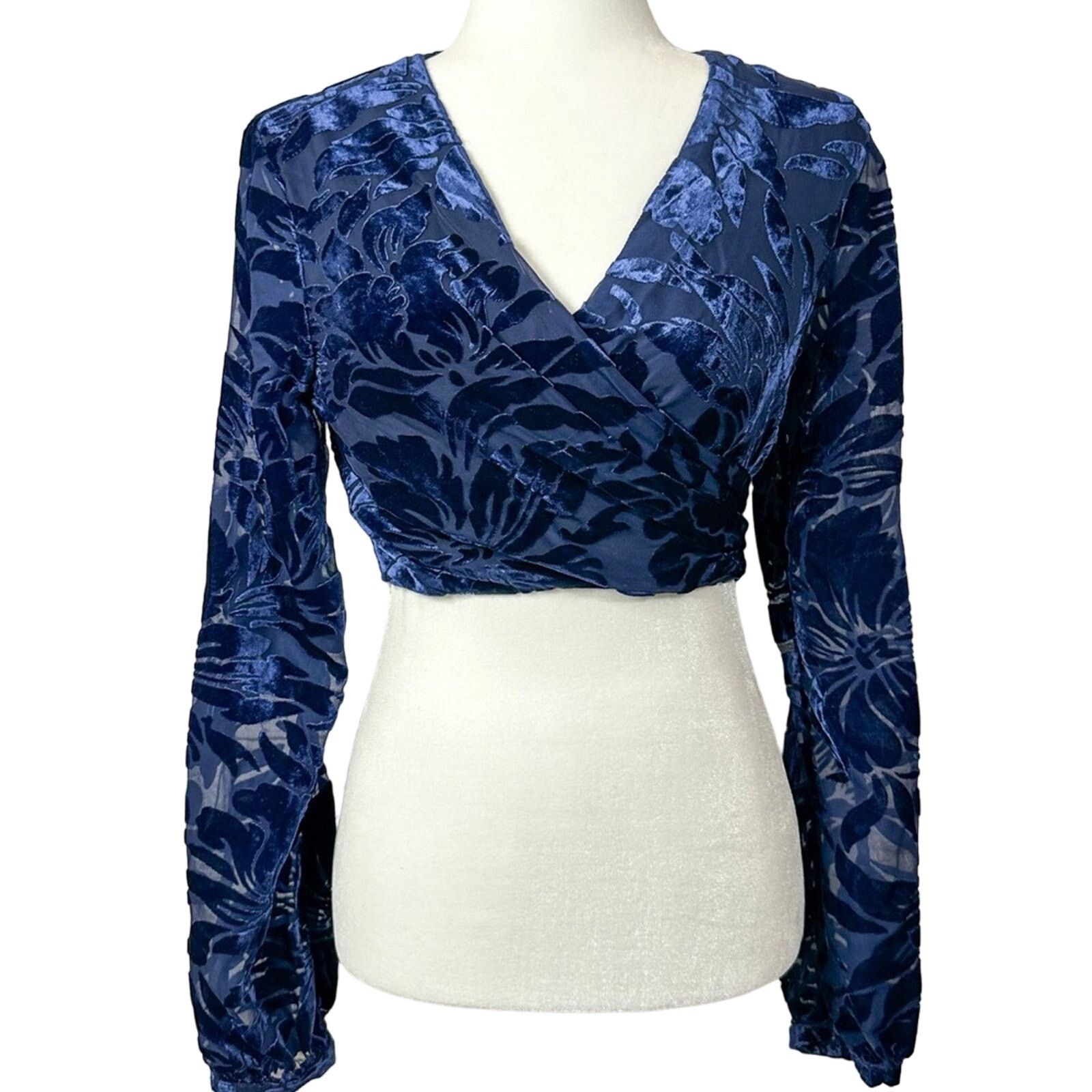 Hutch Hutch Claudia Crushed Velvet Wrap Crop Top, EUC, Medium Size M / US 6-8 / IT 42-44 - 5 Thumbnail