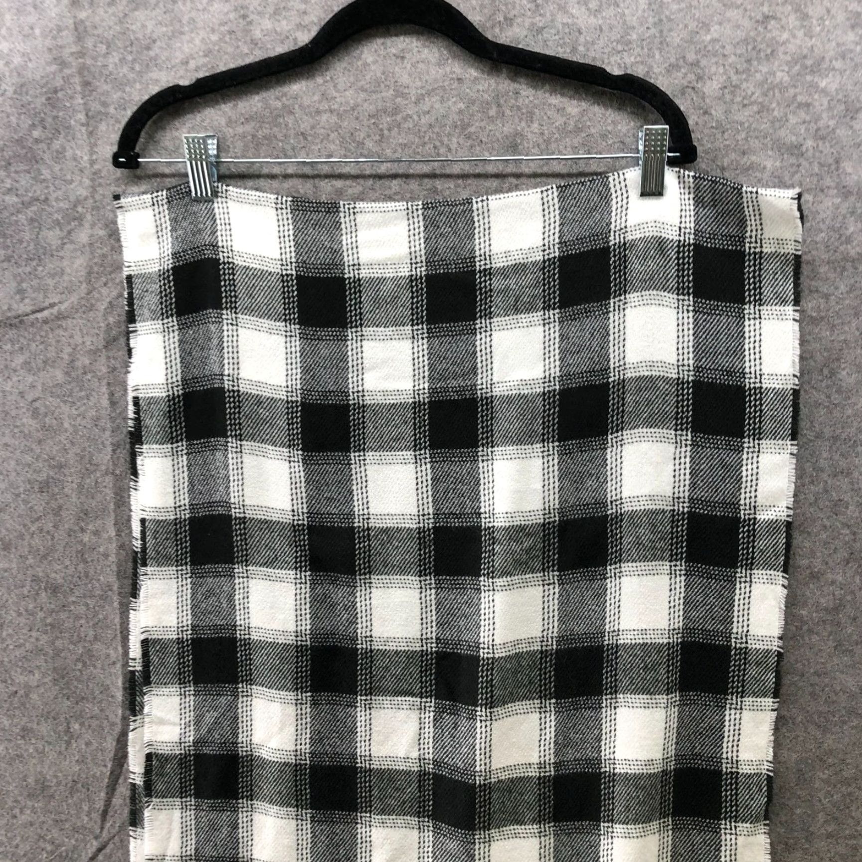 Gap NWT Gap Fringe Plaid Scarf One Size Black White Rectangle Winter Unisex Size ONE SIZE - 4 Thumbnail