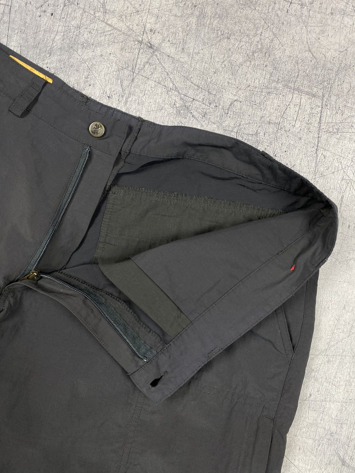 Fjallraven × Vintage Vintage Fjallraven Karl Zip Trekking Cargo Outdoor Shorts Size US 35 - 16 Thumbnail
