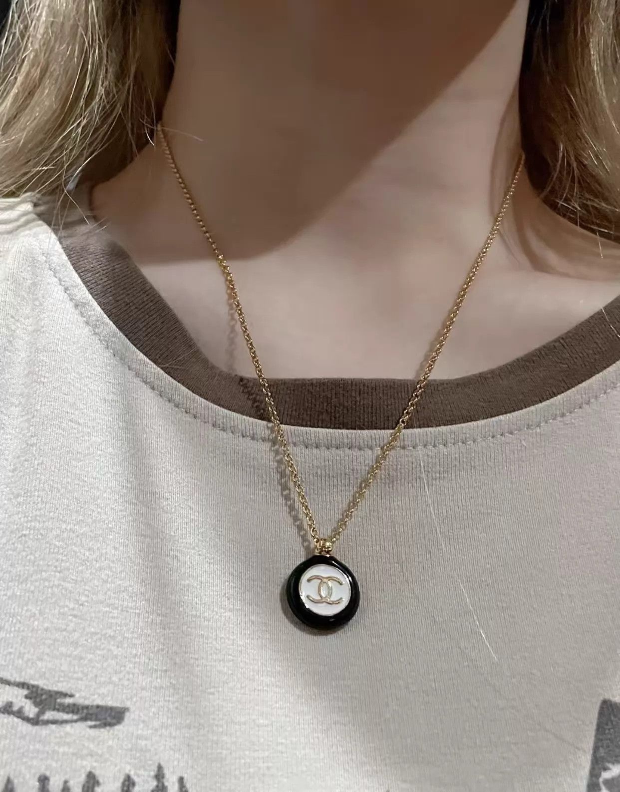 Chanel Chanel 24P Black & White CC Disk Necklace AH203 Size ONE SIZE - 7 Thumbnail