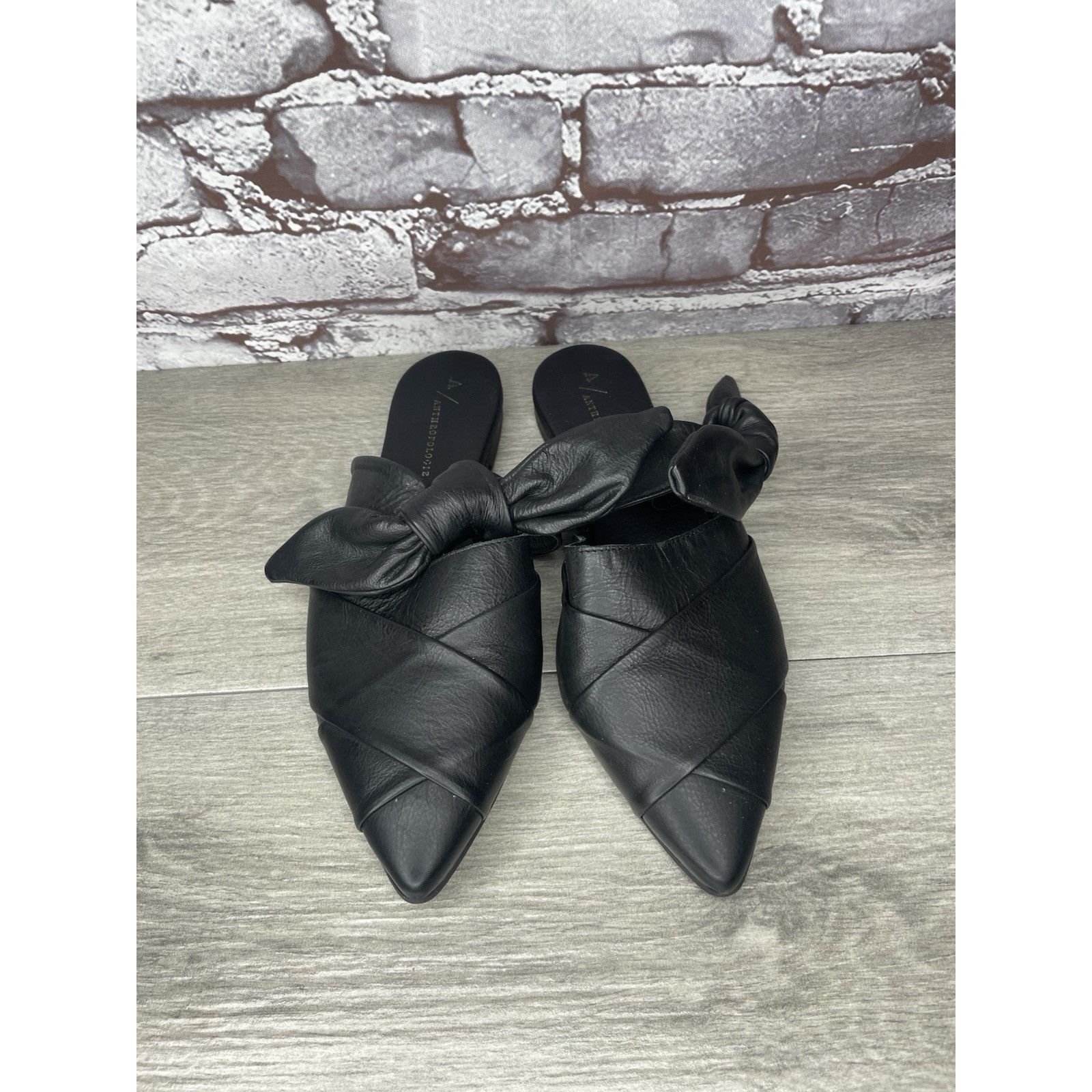 Anthropologie Anthropologie Black Leather Bow Pointed Toe Mules Flats Wome Size US 7.5 / IT 37.5 - 4 Thumbnail