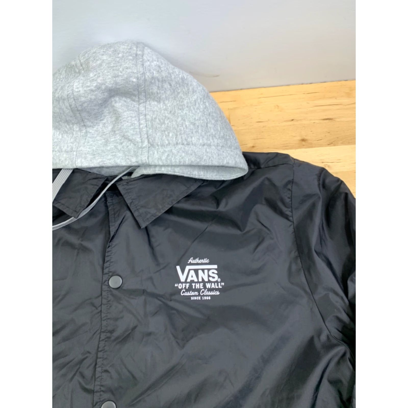 Vans VANS Hooded Windbreaker Jacket Mens XL Black Button Windbreaker Jacket Logo Button Casual Pockets 12731 Size US XL / EU 56 / 4 - 3 Thumbnail