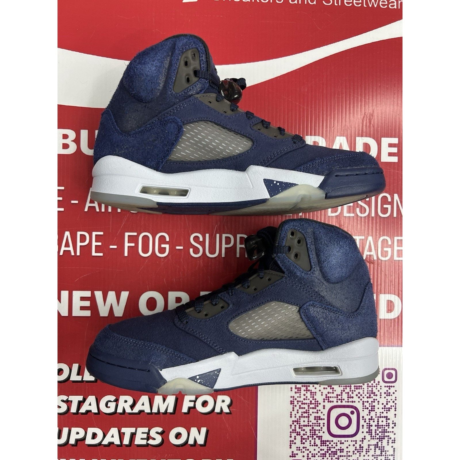 Jordan Brand Air Jordan 5 Retro Midnight Navy Size 8.5 (FD6812-400) Size US 8.5 / EU 41-42 - 3 Thumbnail