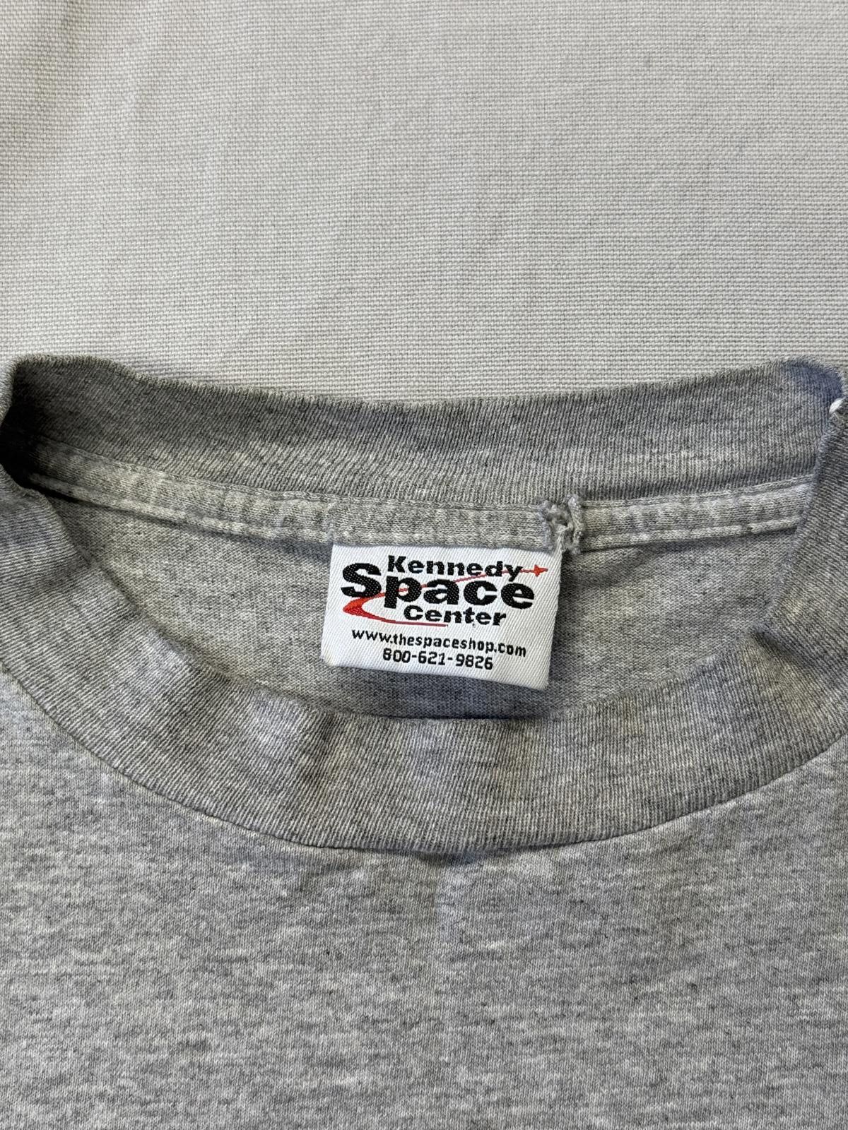 Designer VTG Atlantis Space Shuttle Launch 2002 Tee Kennedy Space XL Size US XL / EU 56 / 4 - 2 Thumbnail