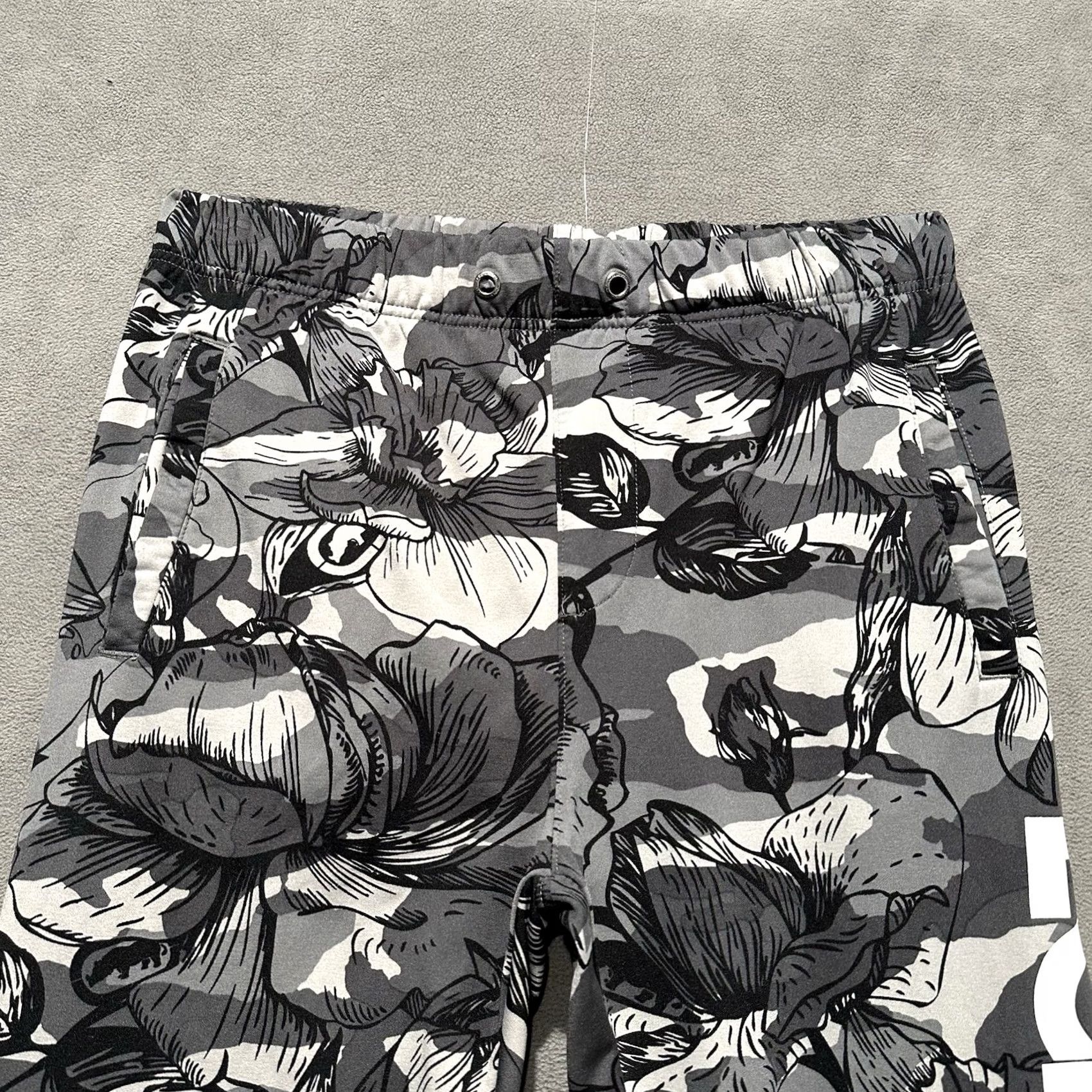 Ecko Unltd. Ecko Unltd. Pants Mens Medium Gray Floral Camouflage Jogger Sweatpants GUC Size US 31 - 3 Thumbnail
