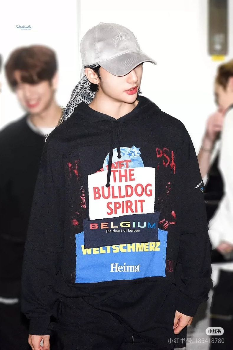 Vetements Vetements Embroidered Logo Hoodie Size US M / EU 48-50 / 2 - 1 Thumbnail