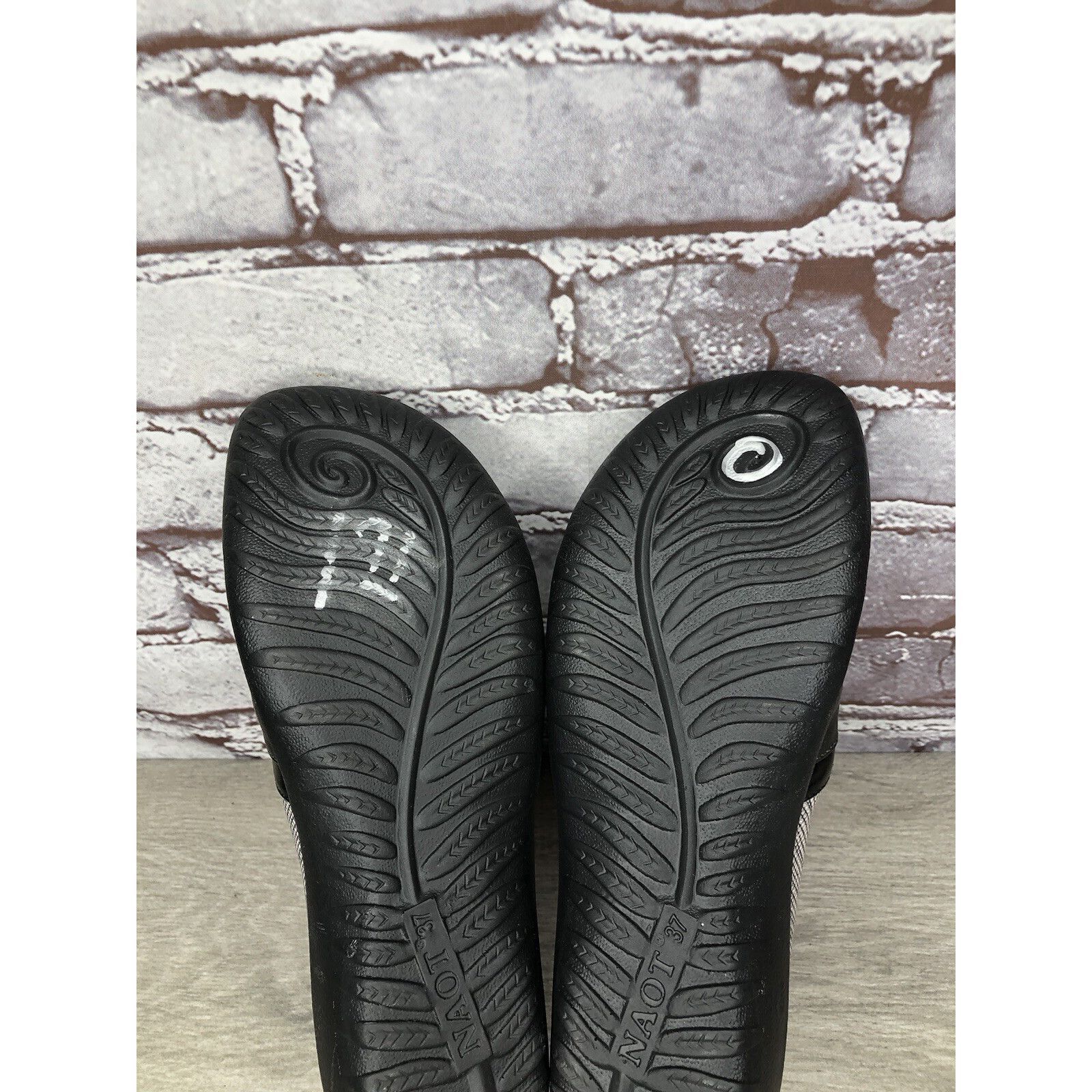 Other Naot Prescott Black Leather Grey Synthetic Comfort Casual Cl Size US 6 / IT 36 - 7 Thumbnail