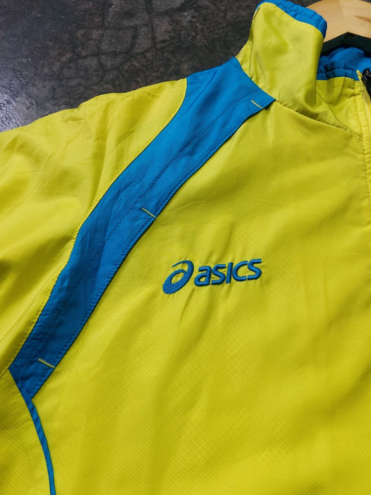 Asics Vintage Asics Windbreaker Light Jacket Size US L / EU 52-54 / 3 - 9 Thumbnail