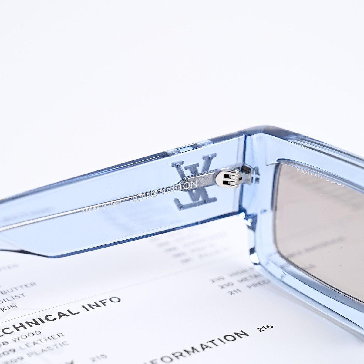 Louis Vuitton LOUIS VUITTON CRYSTAL BLUE SUNGLASSES Size ONE SIZE - 7 Thumbnail