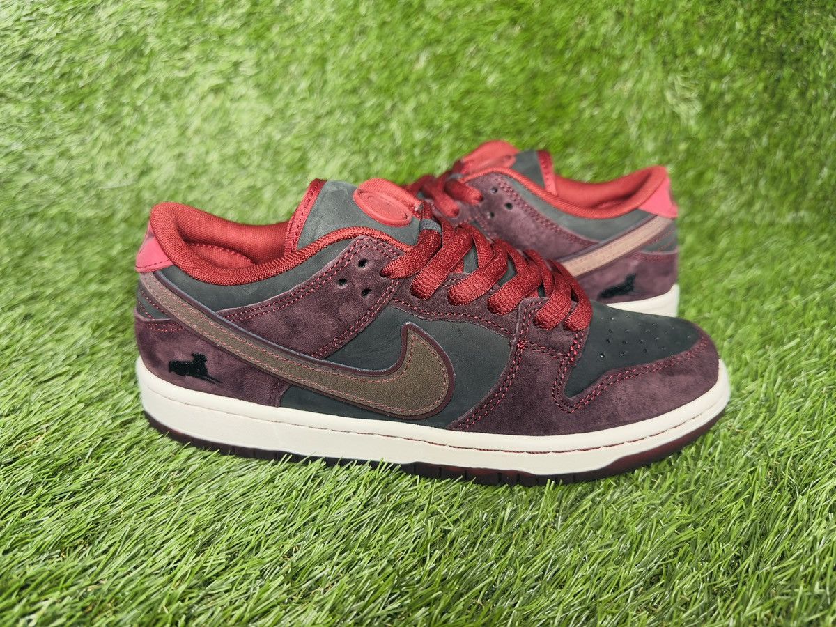 Nike Nike SB Dunk Low & Riot Skateshop Size US 6 / EU 39 - 3 Thumbnail