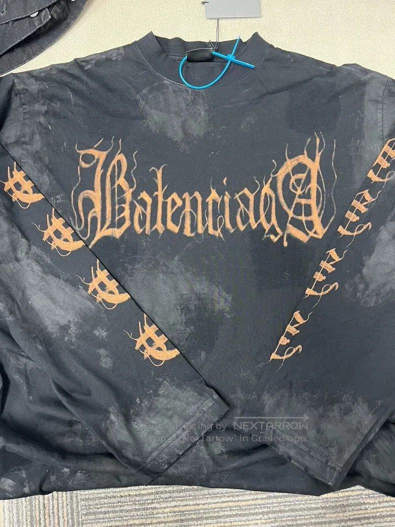 Balenciaga Balenciaga Sanskrit Logo Long Sleeve. Size US M / EU 48-50 / 2 - 3 Thumbnail