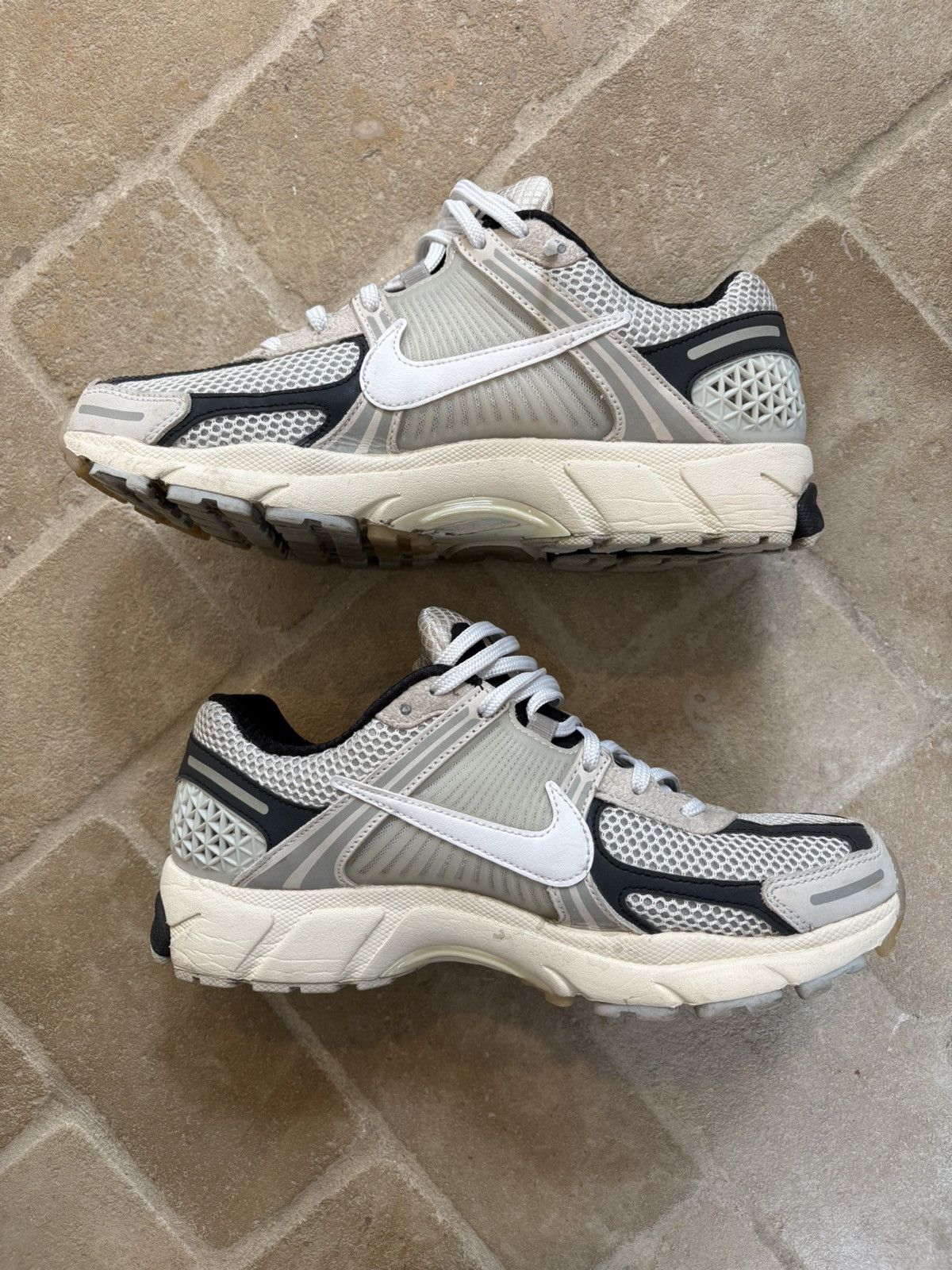 Nike Nike Zoom Vomero 5 Men SIZE US 8.5 Supersonic FN7649-110 Size US 8.5 / EU 41-42 - 2 Thumbnail