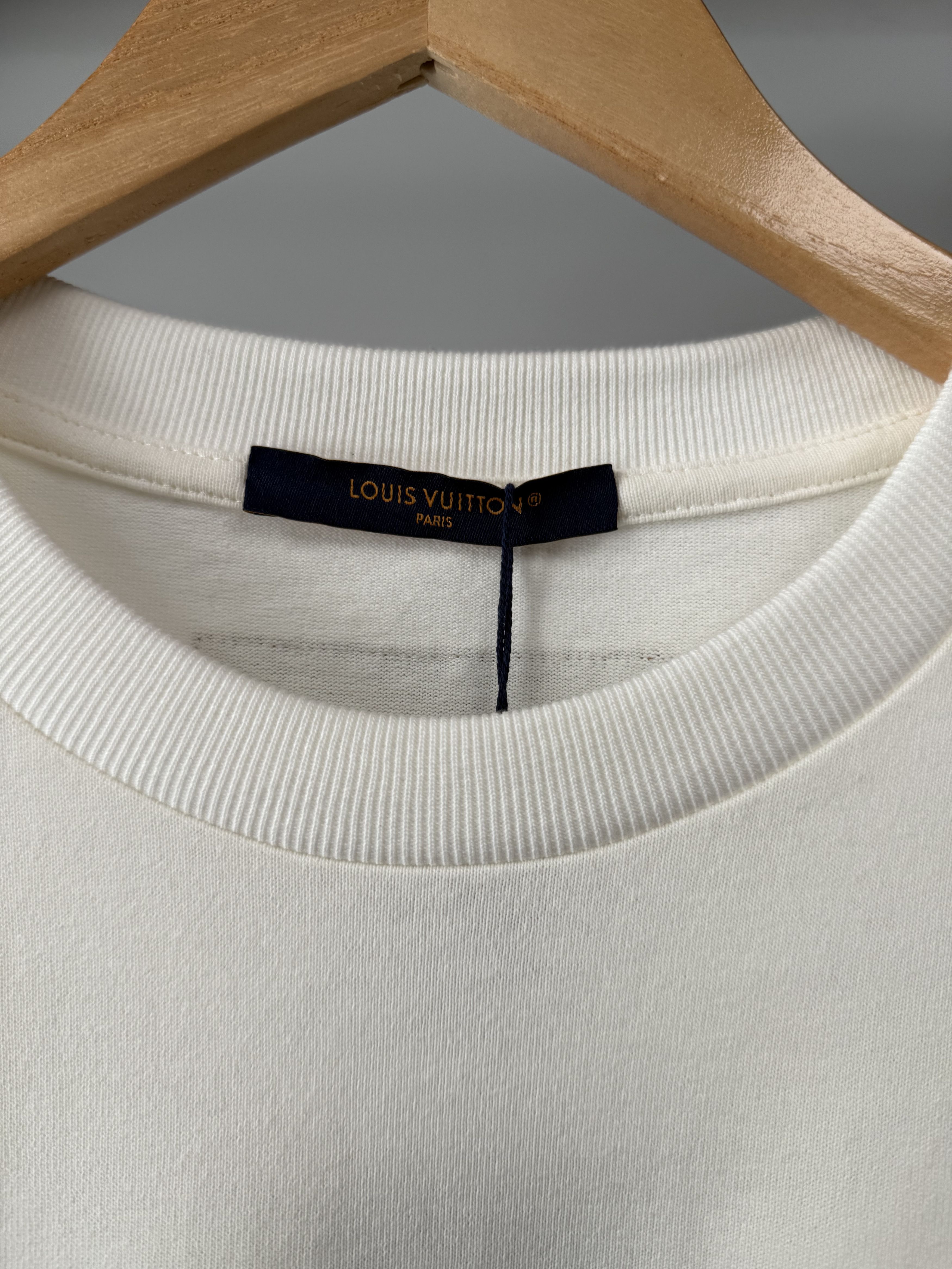 Louis Vuitton Louis Vuitton - White Rainbow Logo T-Shirt Size US L / EU 52-54 / 3 - 5 Thumbnail