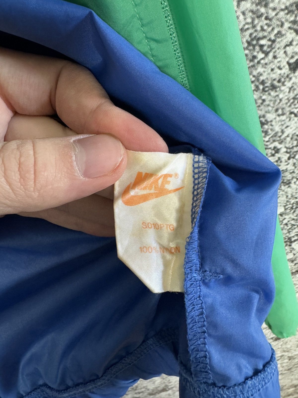 Nike Vintage 90s Nike Nylon Jacket Windbreaker Retro Size L Size US L / EU 52-54 / 3 - 8 Thumbnail