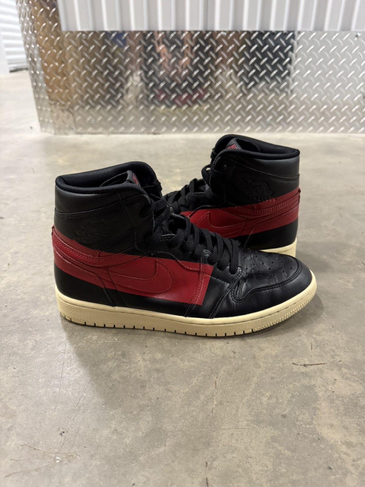 Jordan Brand Jordan 1 Retro High OG Couture Size 10 Size US 10 / EU 43 - 1 Thumbnail
