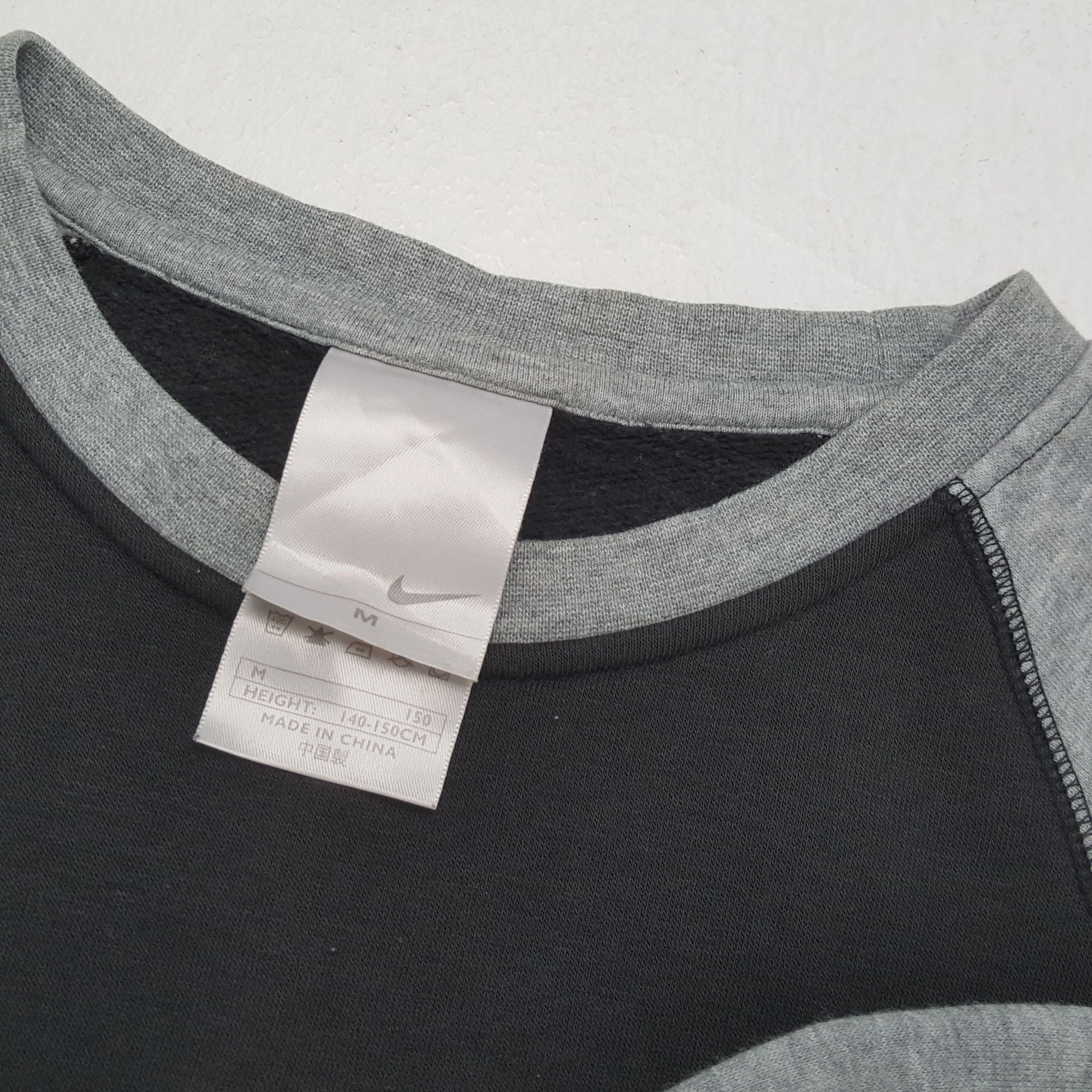 Nike × Vintage NIKE Center Design Streetwear Style Sweatshirt Size US S / EU 44-46 / 1 - 9 Thumbnail