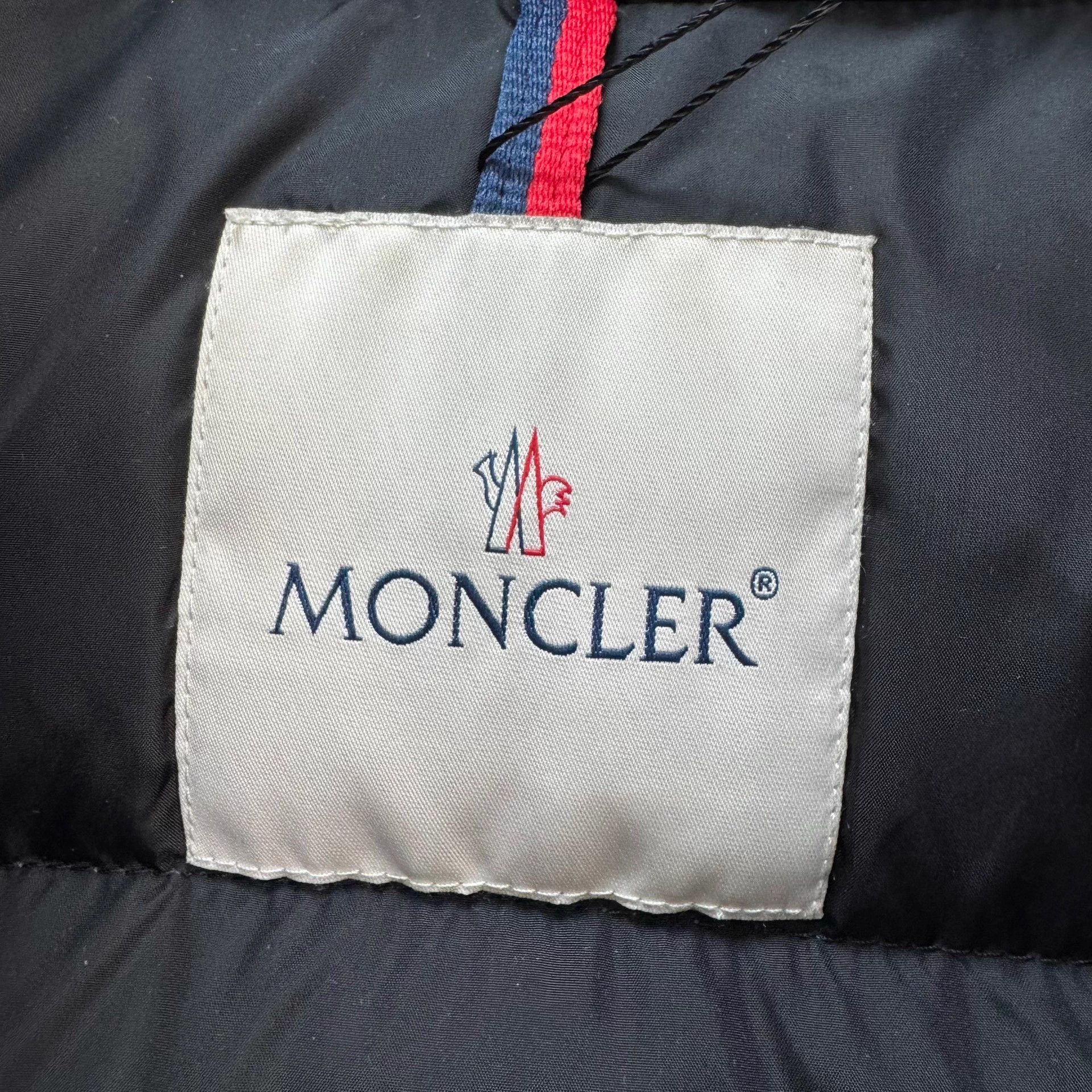 Moncler Moncler black embroidered logo down vest size 2 99 new Size M / US 6-8 / IT 42-44 - 6 Thumbnail