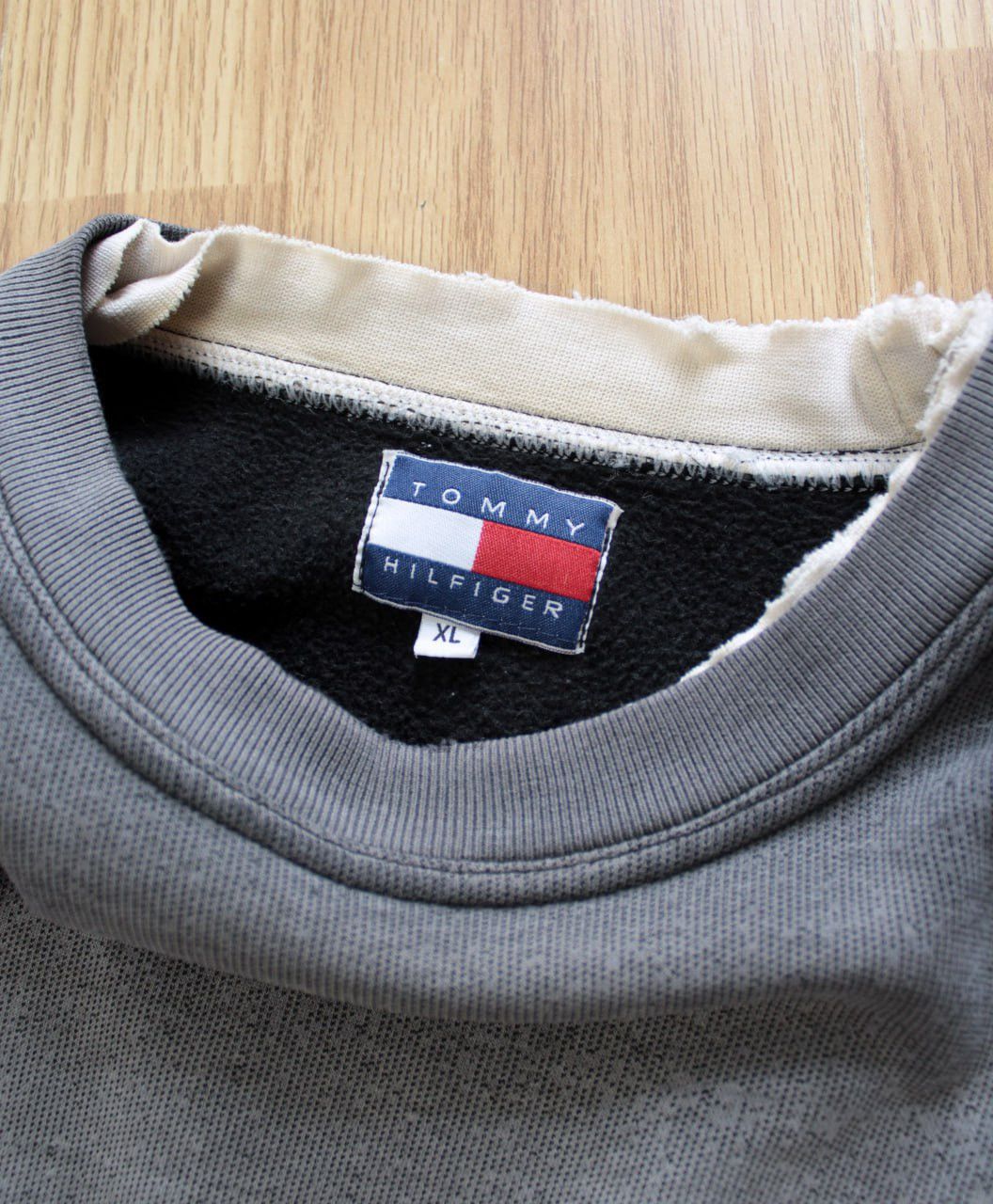 Tommy Hilfiger 🔥 TOMMY HILFIGER 90S VINTAGE CENTER LOGO OVERSIZE SWEATSHIRT Size US XL / EU 56 / 4 - 4 Thumbnail