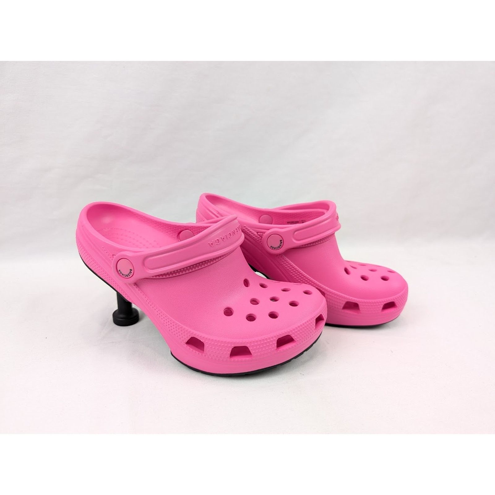 Balenciaga o1rshd1 Rubber Crocs Madame in Electric Pink Size US 7 / IT 37 - 11 Thumbnail