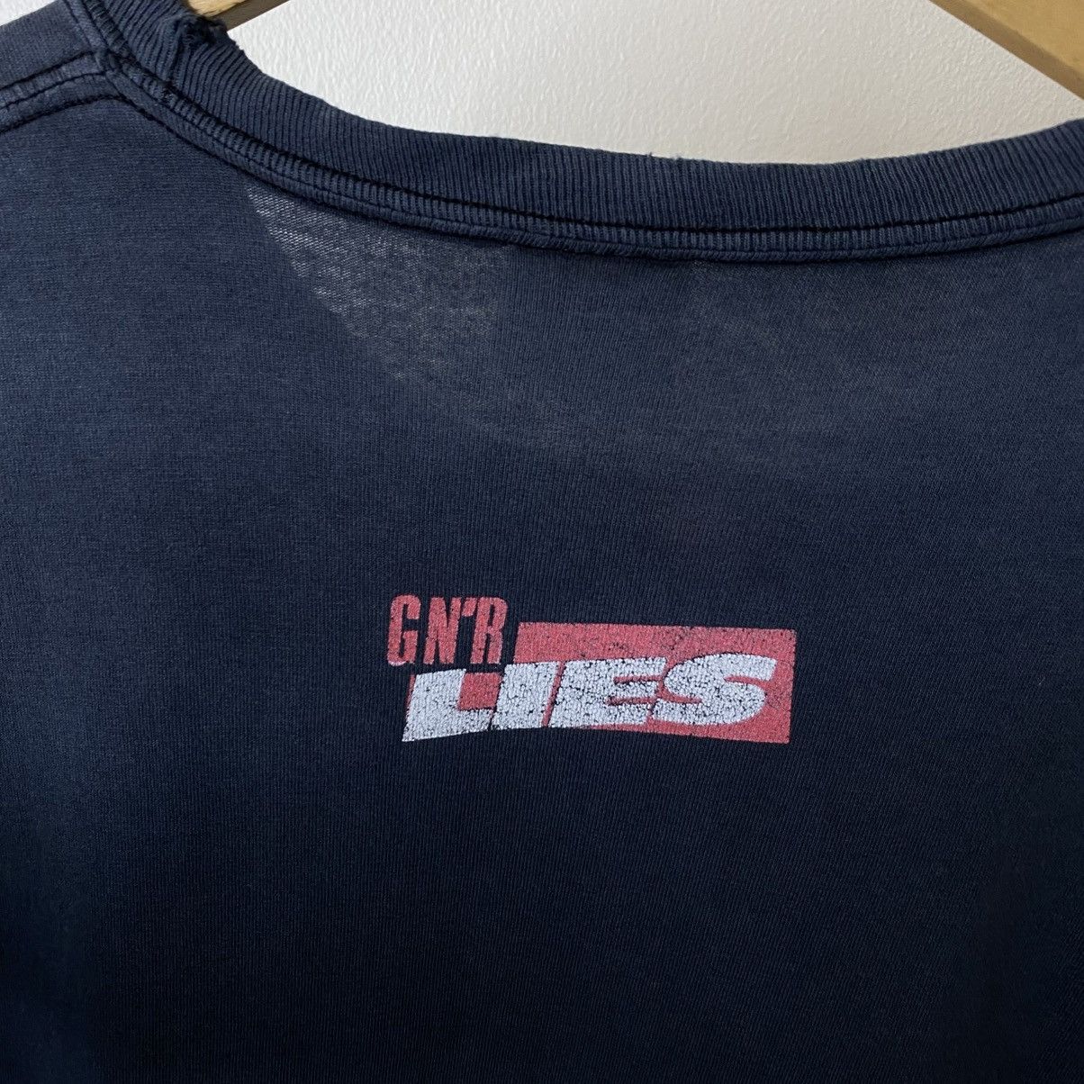 Guns N' Roses Y2K Guns N' Roses "G N' R Lies" Album T-shirt Faded Black Size US L / EU 52-54 / 3 - 9 Thumbnail