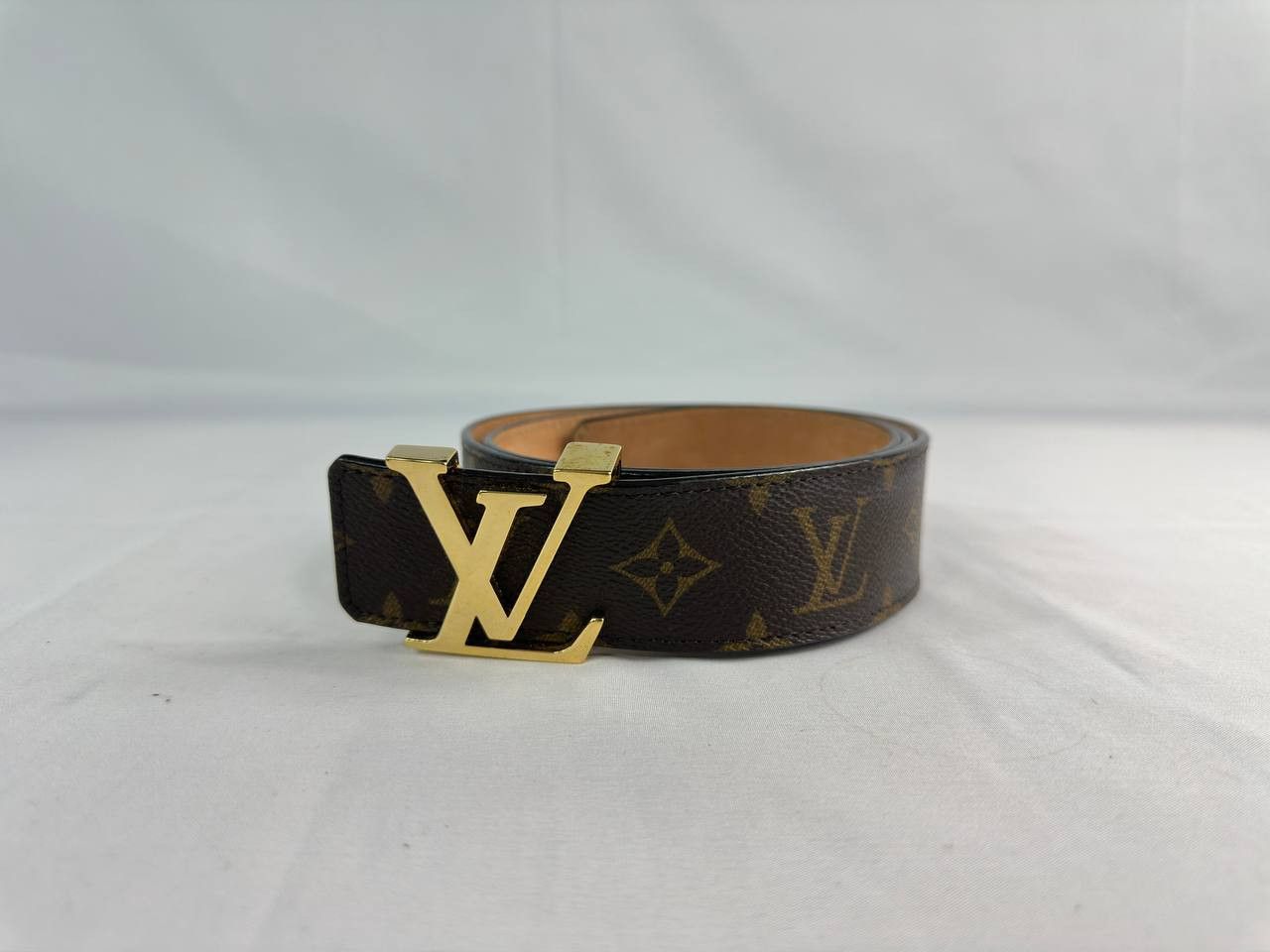 louis vuitton belt m9608