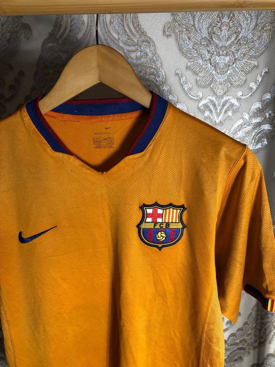 Nike VINTAGE NIKE FC BARCELONA SPAIN SOCCER JERSEY RETRO Y2K 90s Size US S / EU 44-46 / 1 - 2 Thumbnail