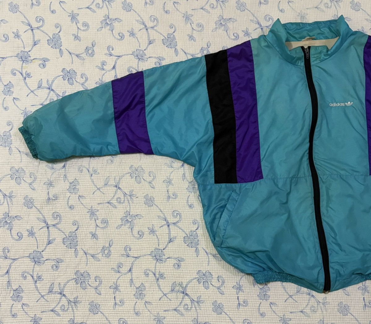 Adidas Vintage Adidas Windbreaker Light Jacket Size US S / EU 44-46 / 1 - 2 Thumbnail